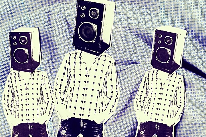 라디오 머리 군단의 침략