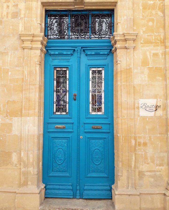 mavi kapı