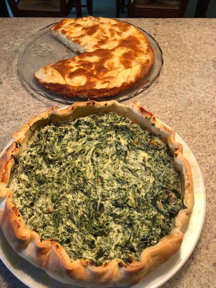torta di mele e torta salata ricotta,spinaci e speck
