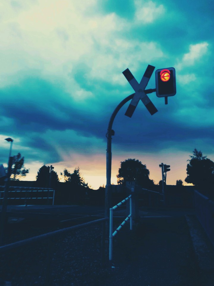 Bahnsteig mit Sonnenuntergang