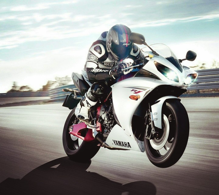 Yamaha r1