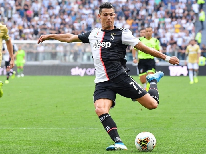 tiro RONALDO JUVENTUS
