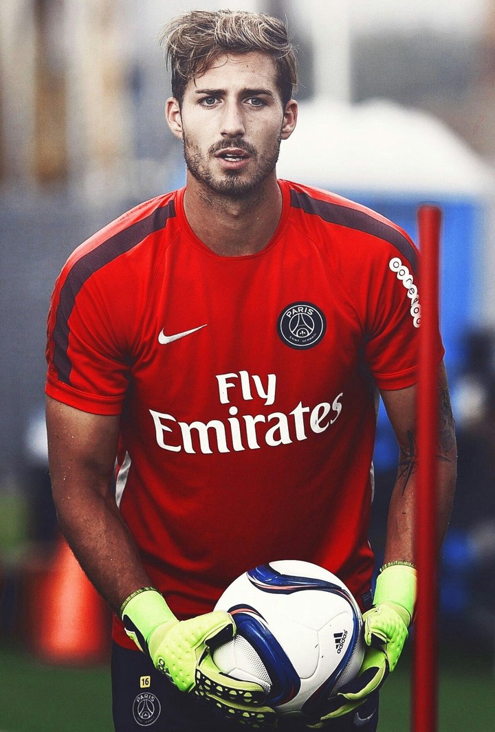 GOALKEEPER IN PARIS