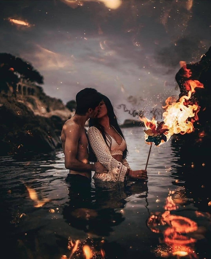 ،