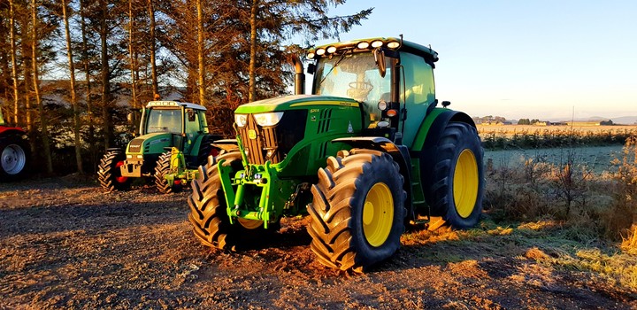John Deere 6210R
