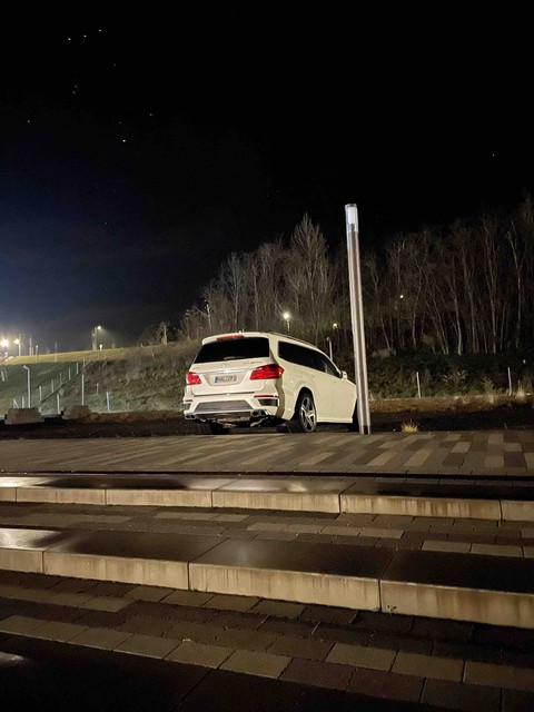 Mercedes in the dark