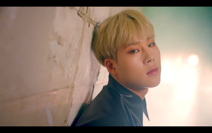 MONSTA X(몬스타엑스) - 'LIVIN' IT UP'
