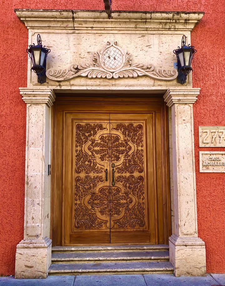 Portón Colonial