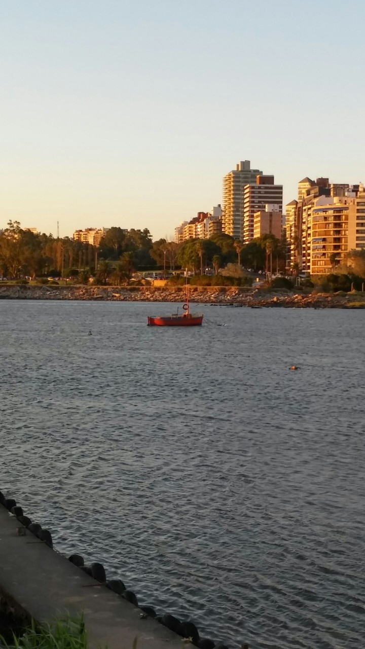Barquita y ciudad