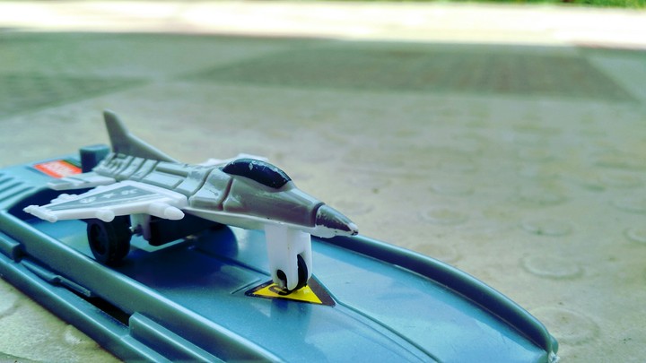 Toy plane