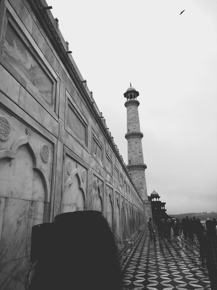 way to Taj mahal