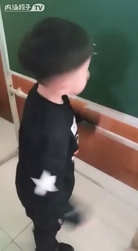 Мальчик видимо ещё маленький!