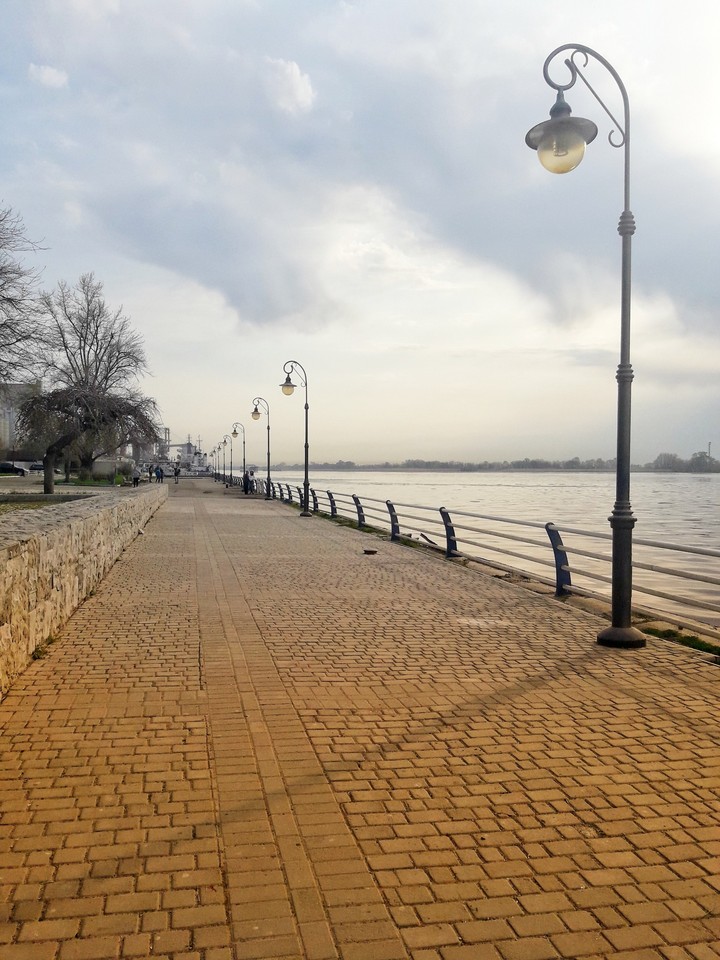 город
