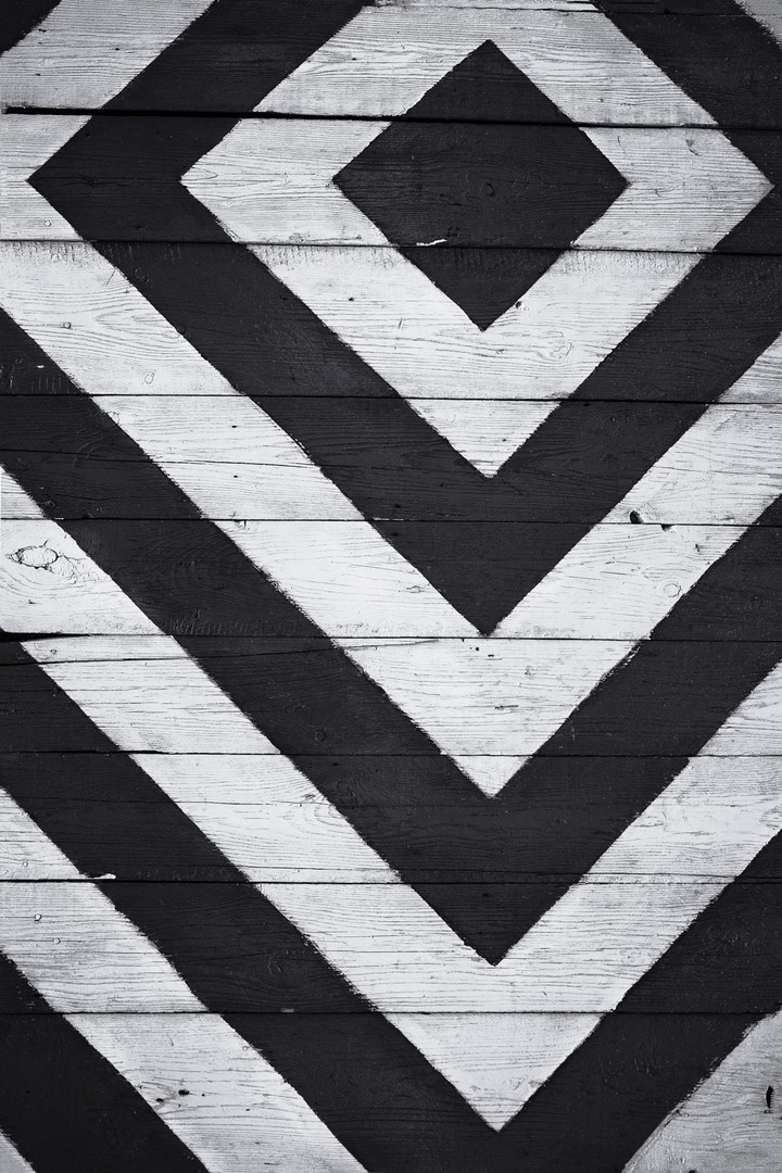white & black line