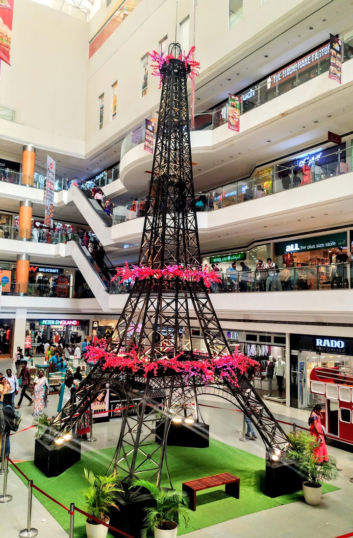 EIFFEL TOWER