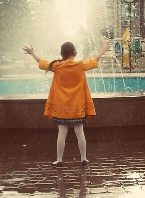 у фантана