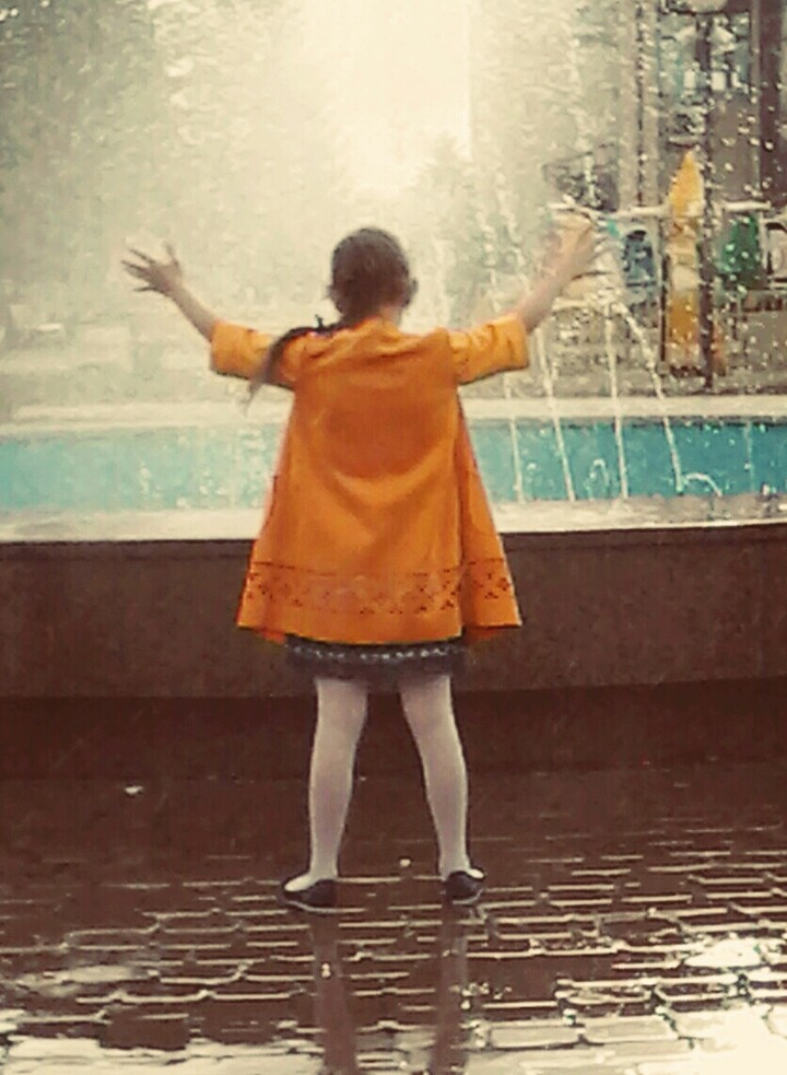 у фантана