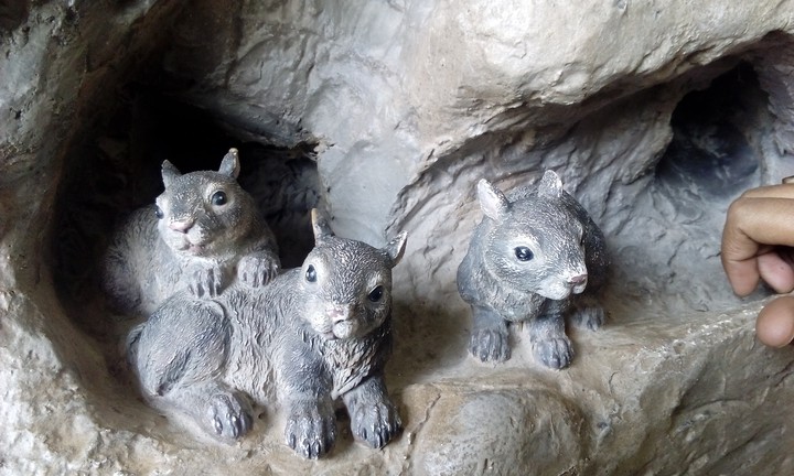 rabbit of plaster of Paris