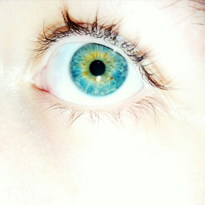 EYE.