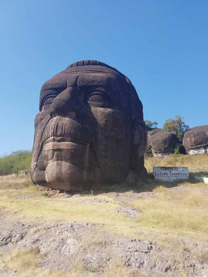 Estatua de Lázaro Cárdenas