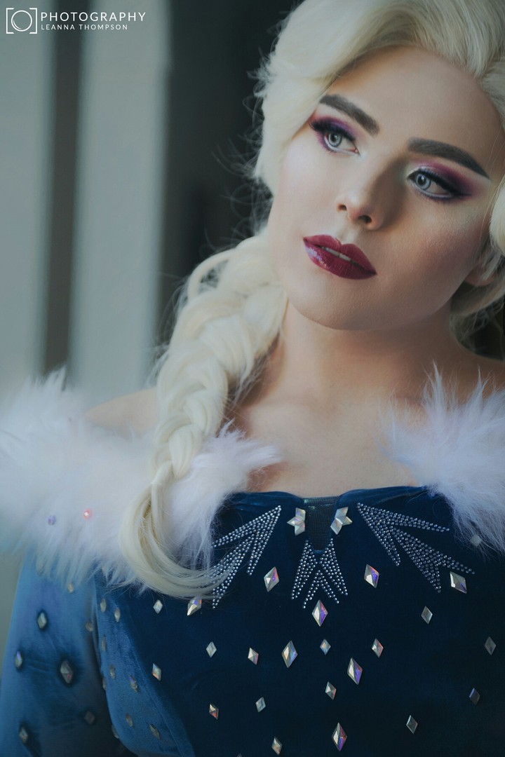 Queen Elsa olaf's frozen adventure