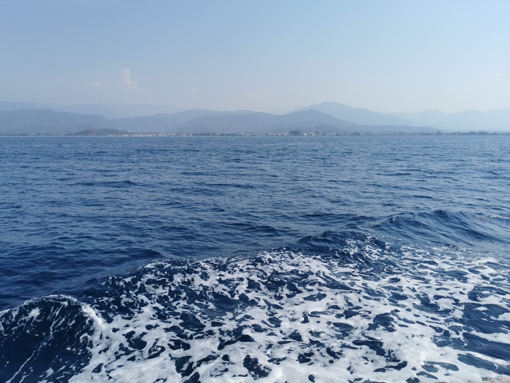 Schönes, klares,blaues Meer