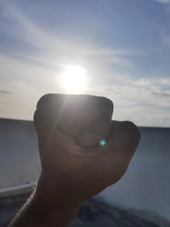 Hand sun