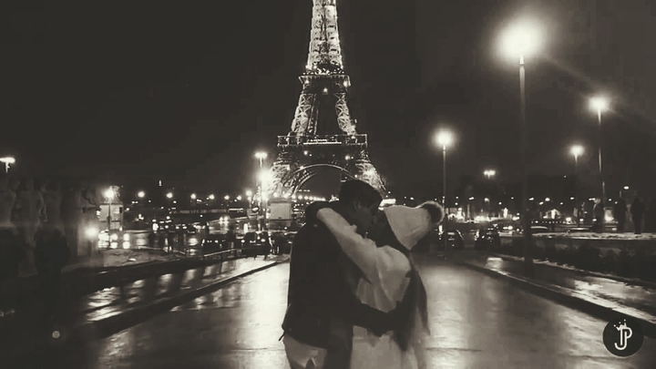 kiss in paris