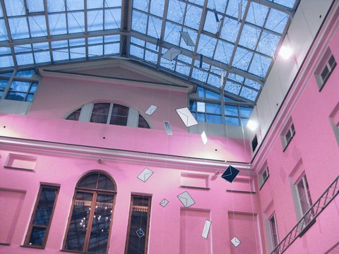 Building, facade桌布