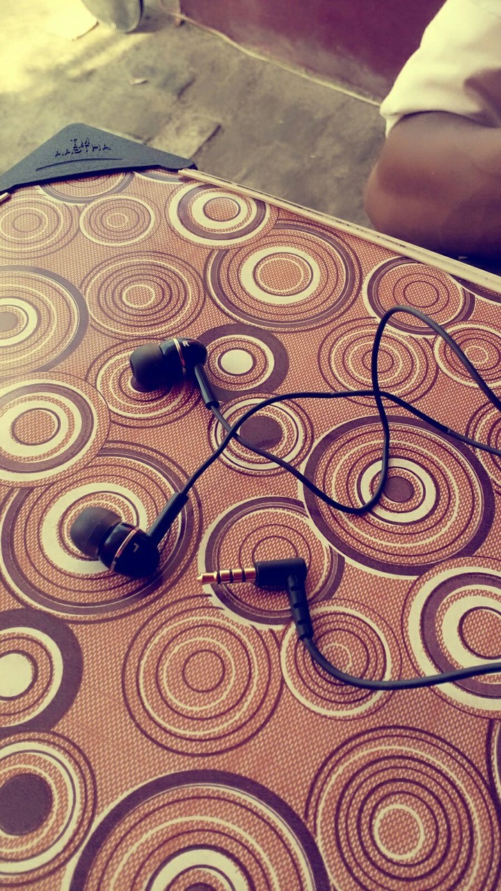 earphones