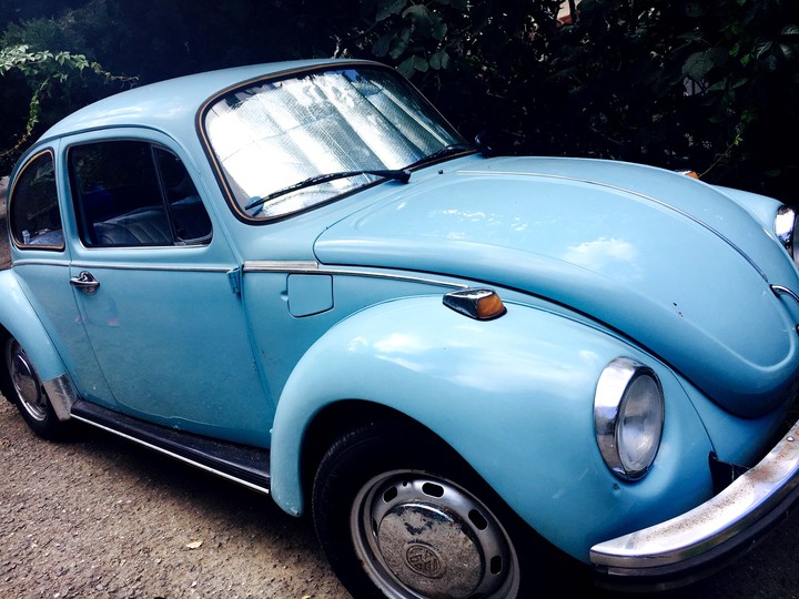 blue car
