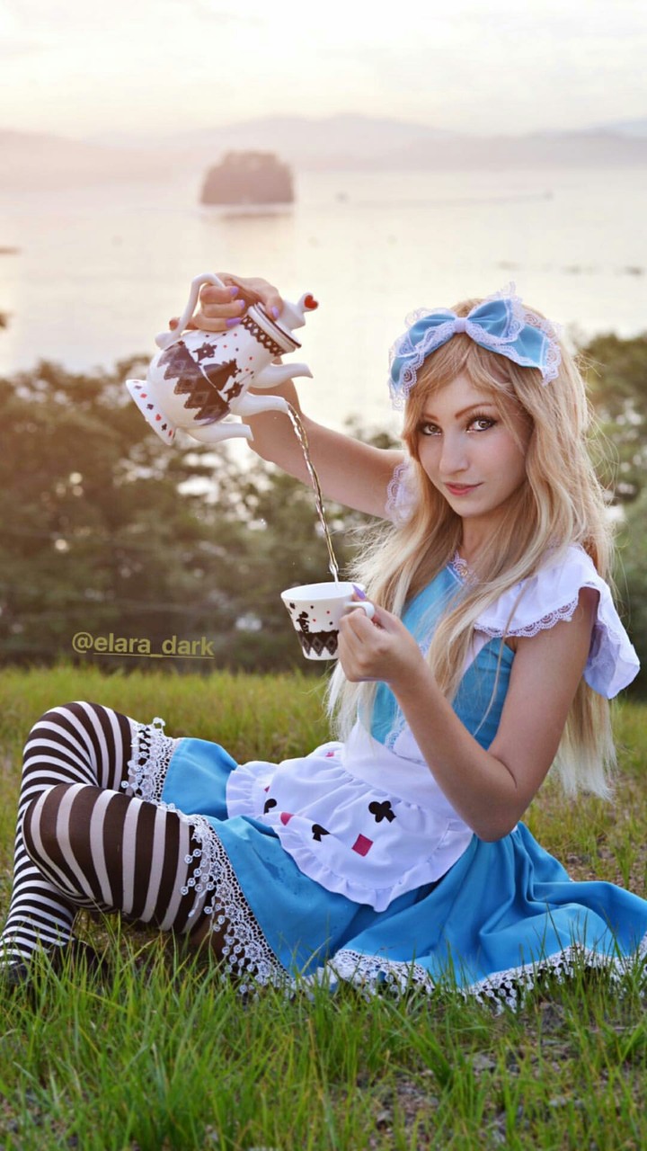 Elara Dark Alice In Wonderland