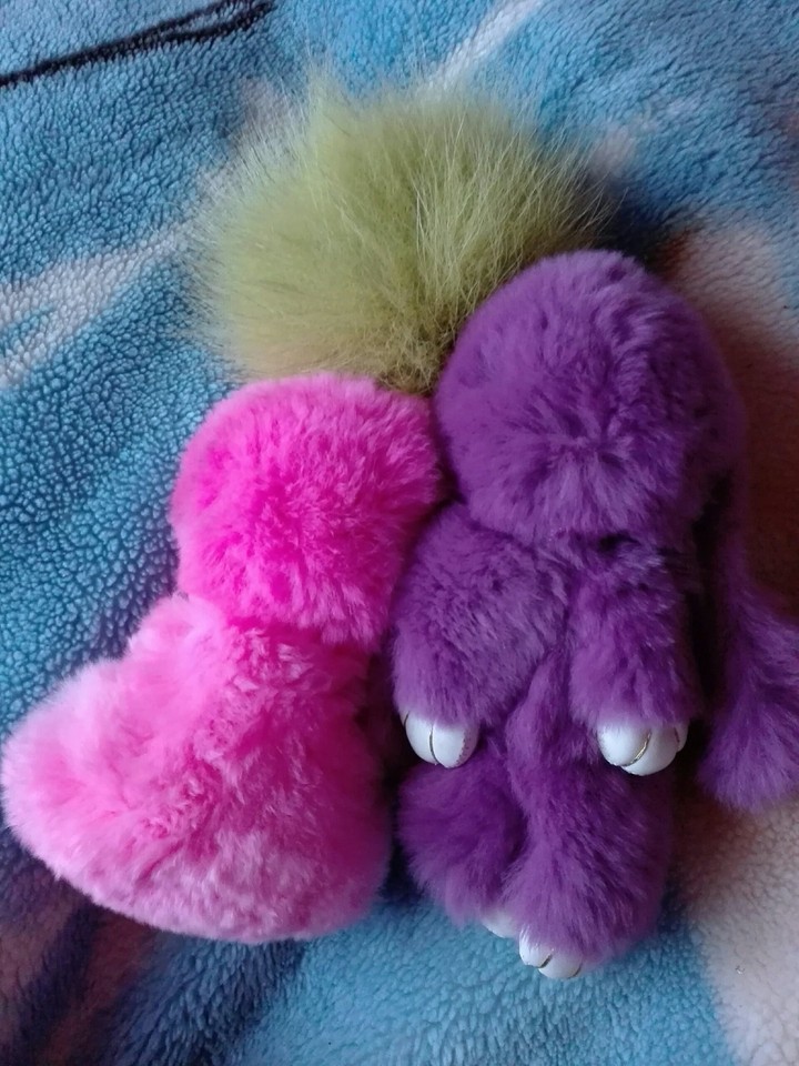 р