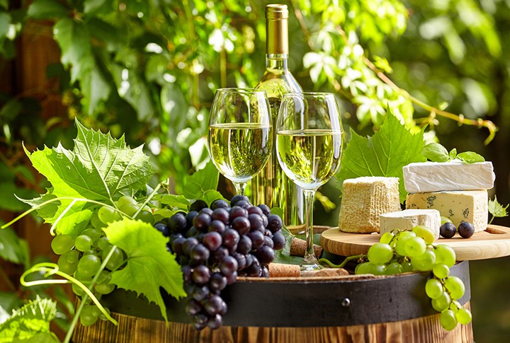 WHITE WINE WITH TASTING