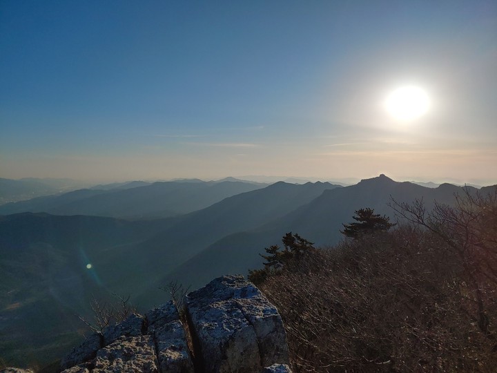 통도사가 잇는 산 영축산 정상...