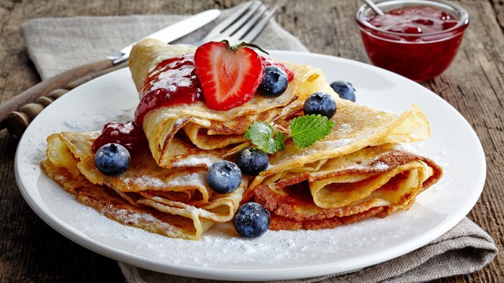 Pancakes. Strawberry n blueberry