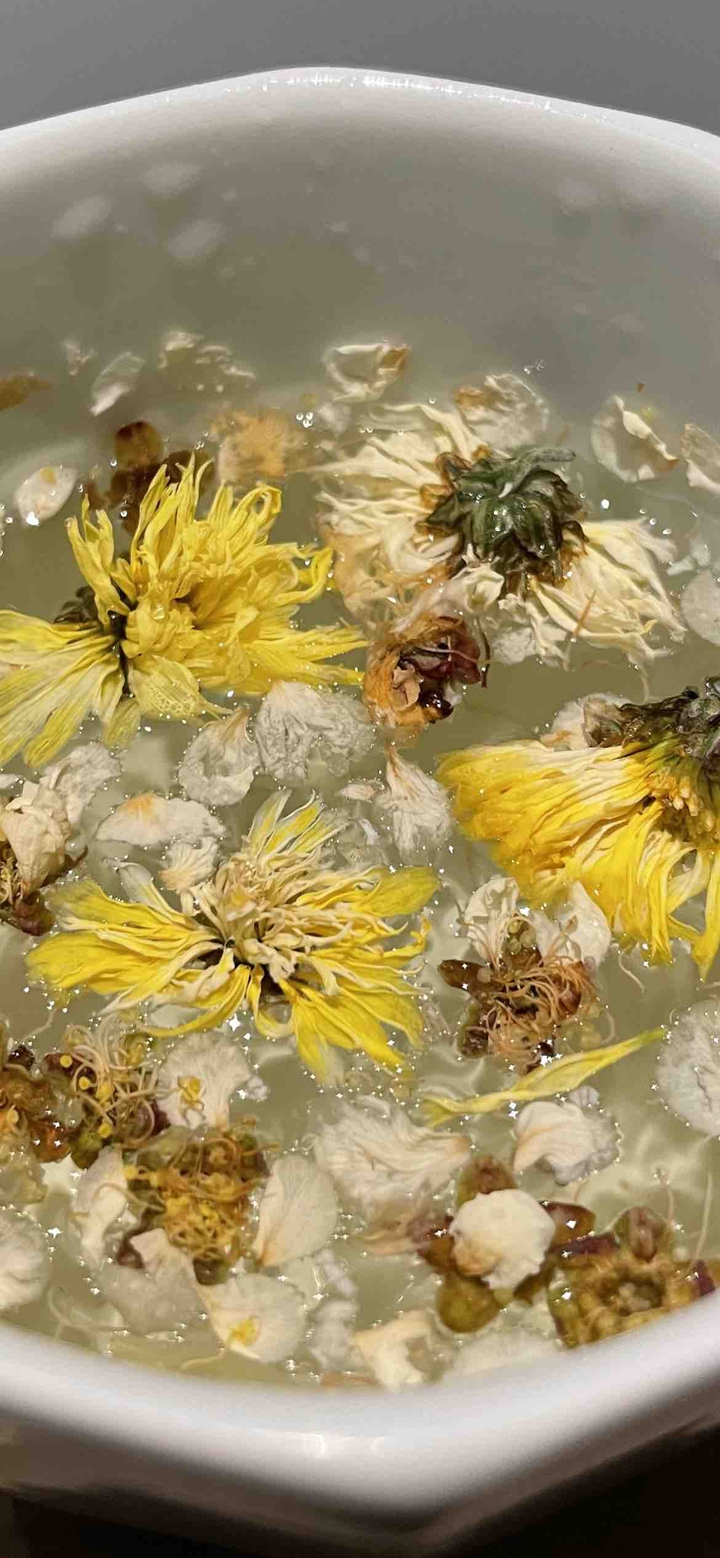 Combined tee with several flowers