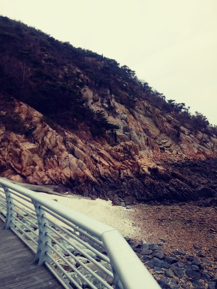 해안도로 파도의 흔적