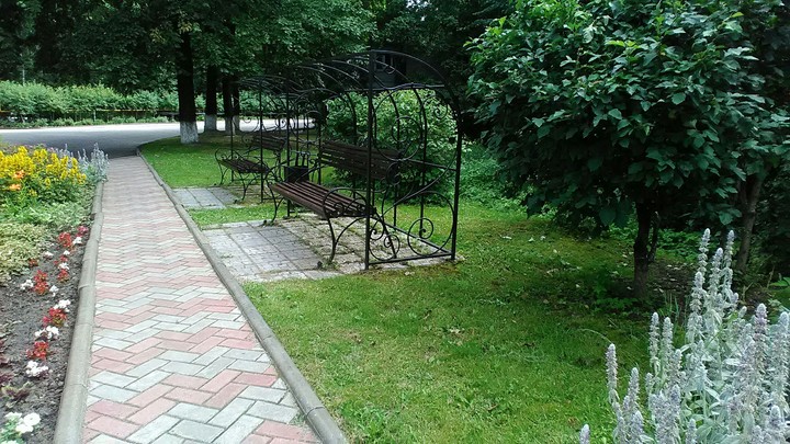 Скамейки с кружевами
