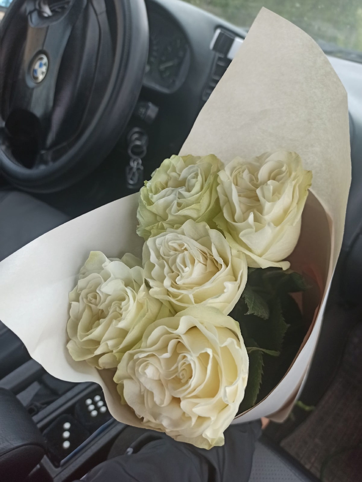 White roses in car