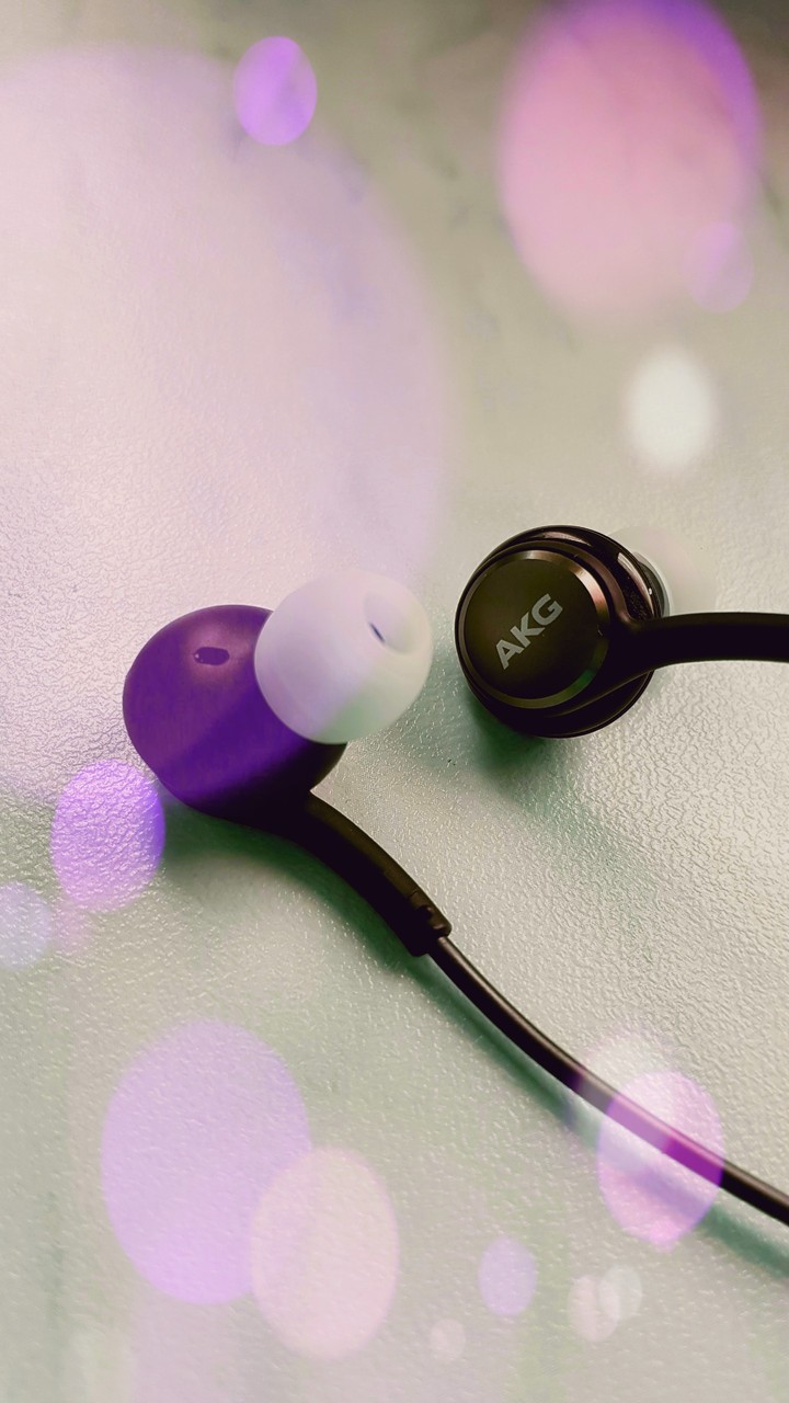 AKG s8