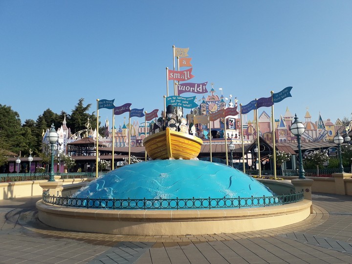 It's a small world Disneyland Paris Attraction