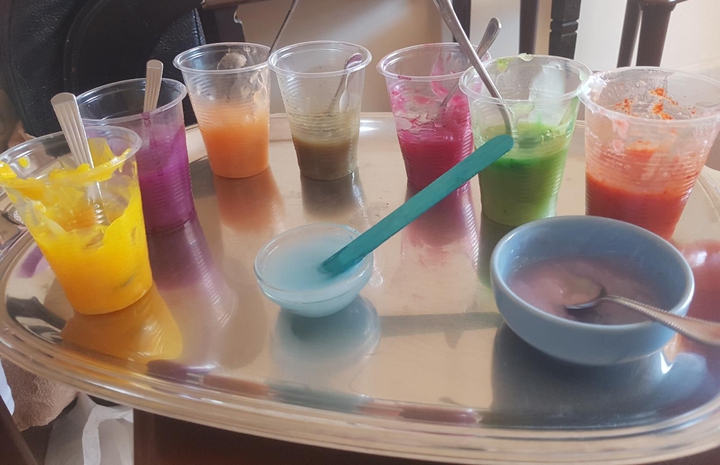 blue pink green red