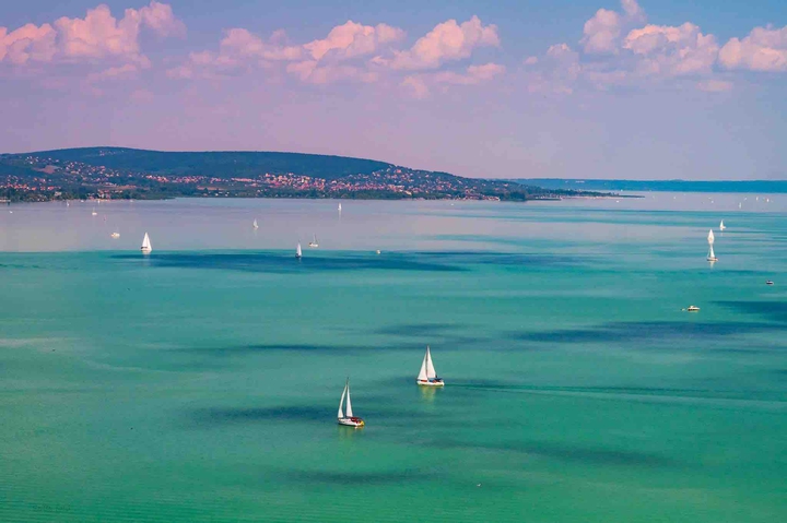 Balaton blue
