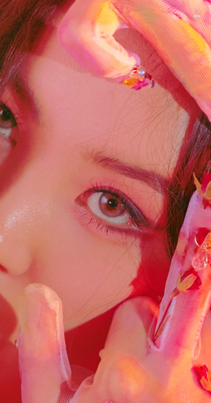 Korean singer Sunmi's tail album