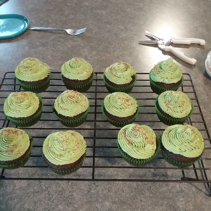 grinch cupcakes