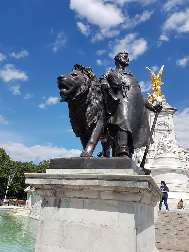 Statue