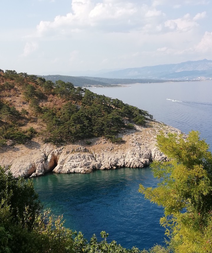 на море