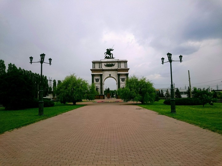 Triumphal arch on a victory memorial in Kursk
