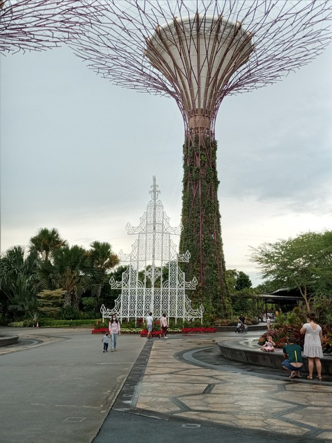 GARDENS BY THE BAY